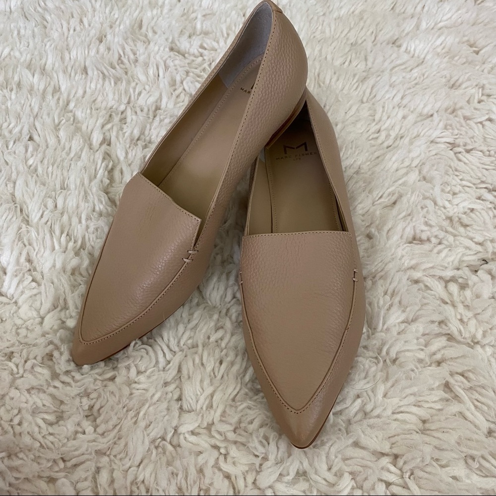 GUC pointy toe loafer